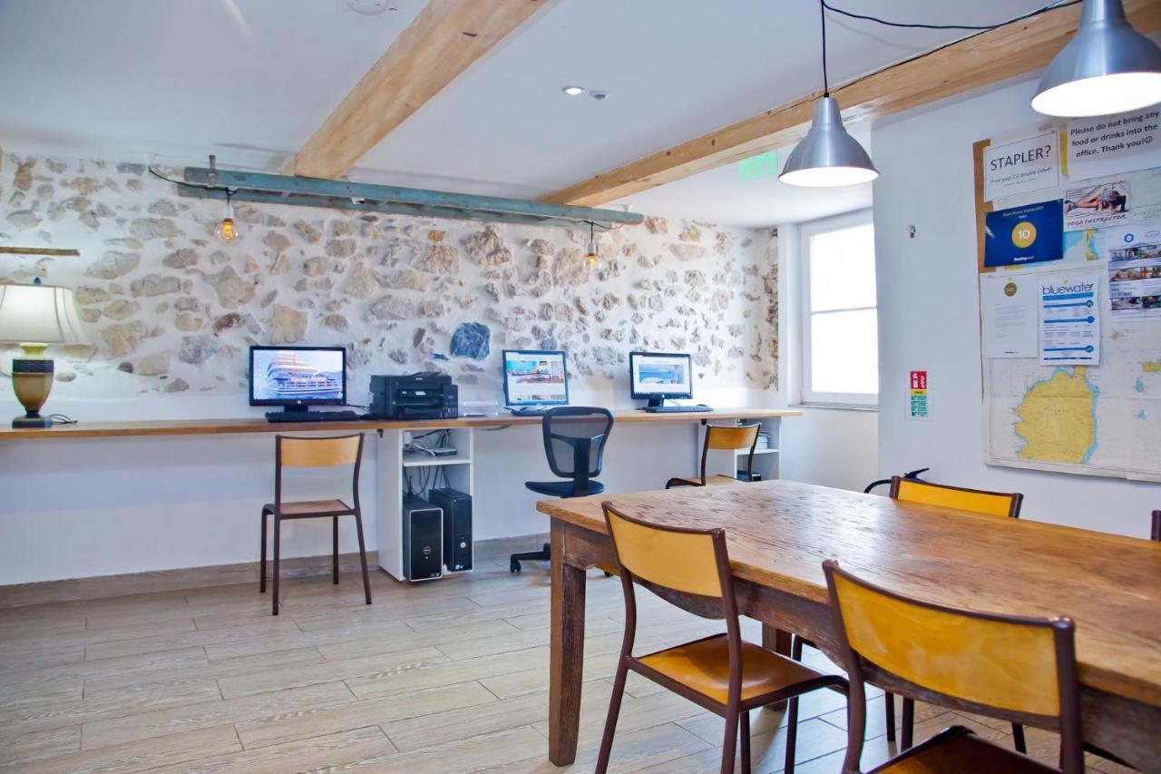 Oasis Hostel Antibes Buitenkant foto